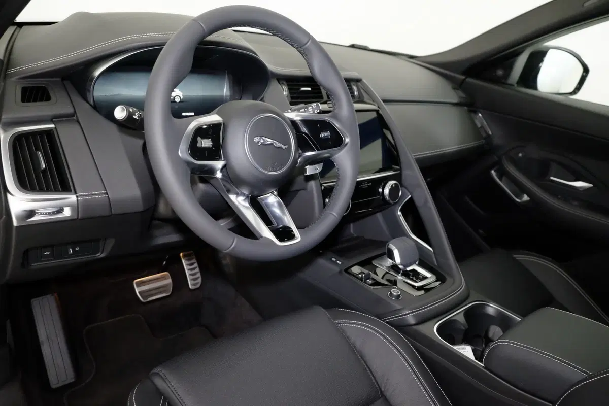 Jaguar E-Pace usata a Torino (15)