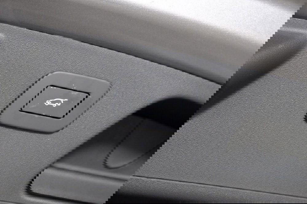 Jaguar E-Pace usata a Torino (17)