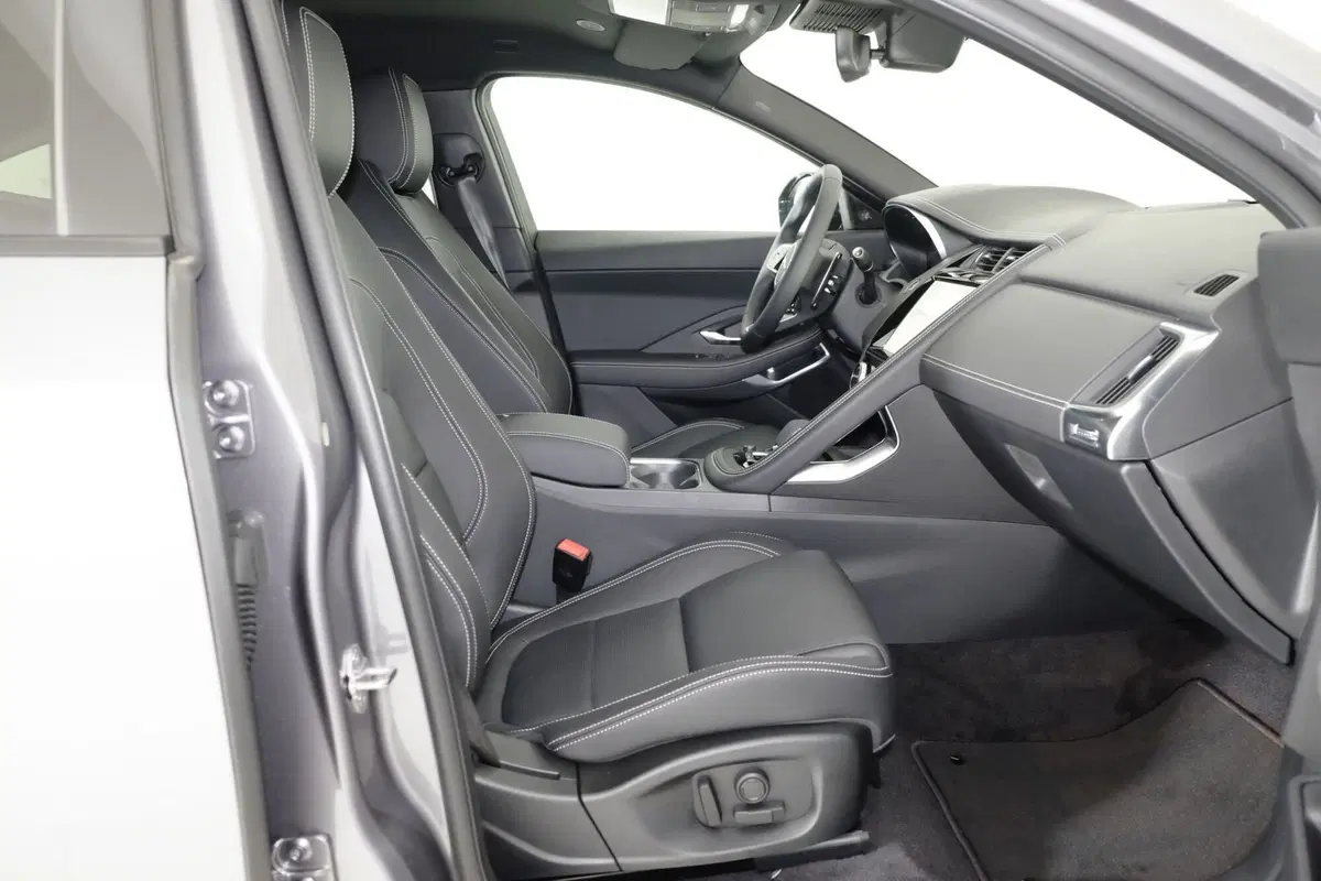 Jaguar E-Pace usata a Torino (3)