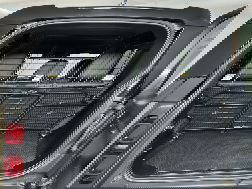 Land Rover Defender usata a Torino (14)