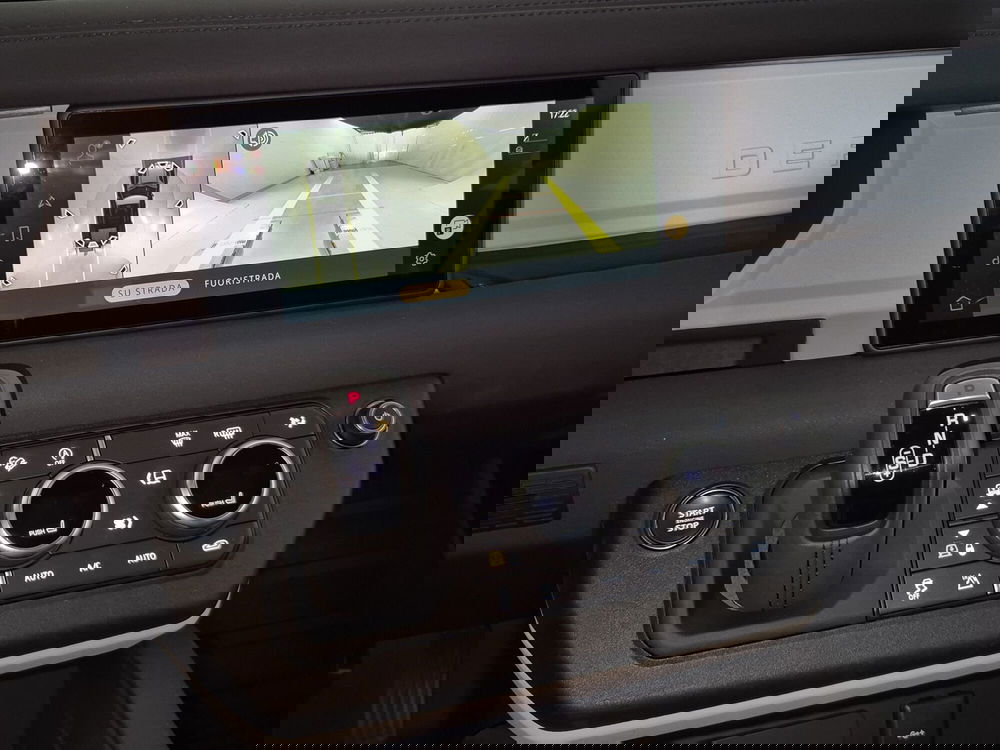 Land Rover Defender usata a Torino (17)