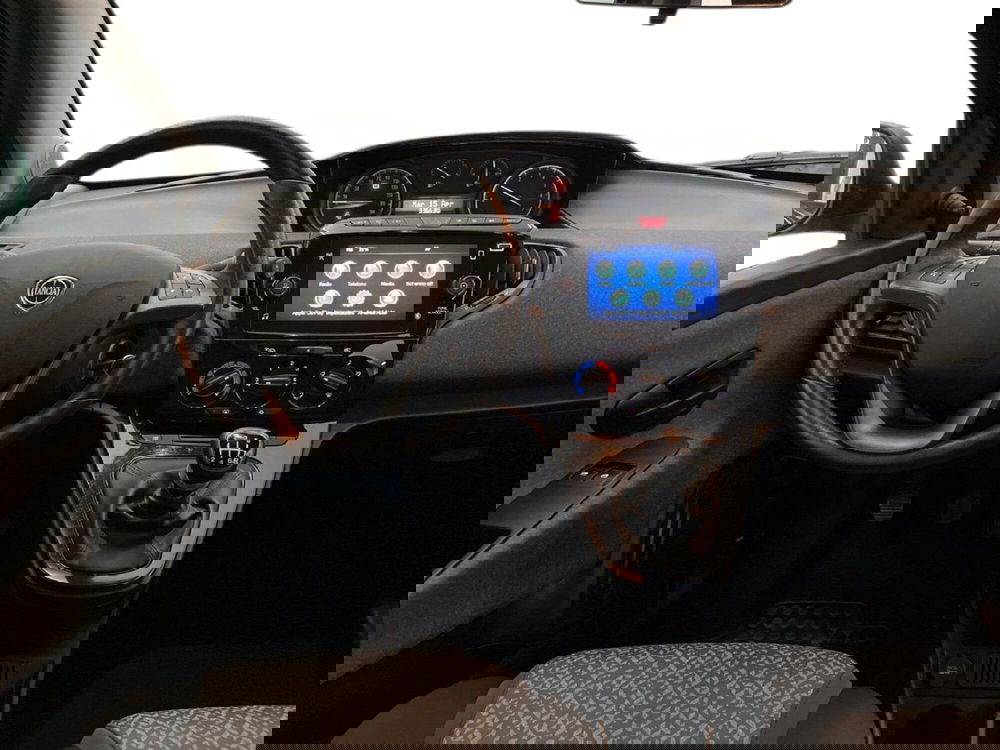 Lancia Ypsilon usata a Torino (10)