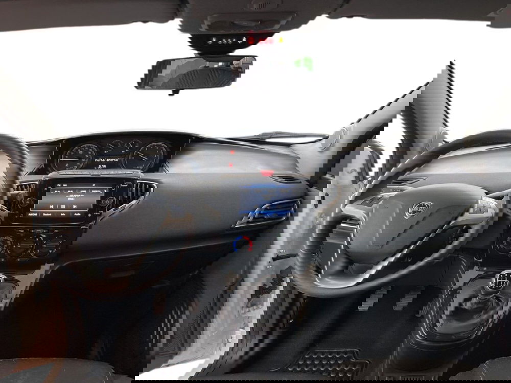 Lancia Ypsilon usata a Torino (10)