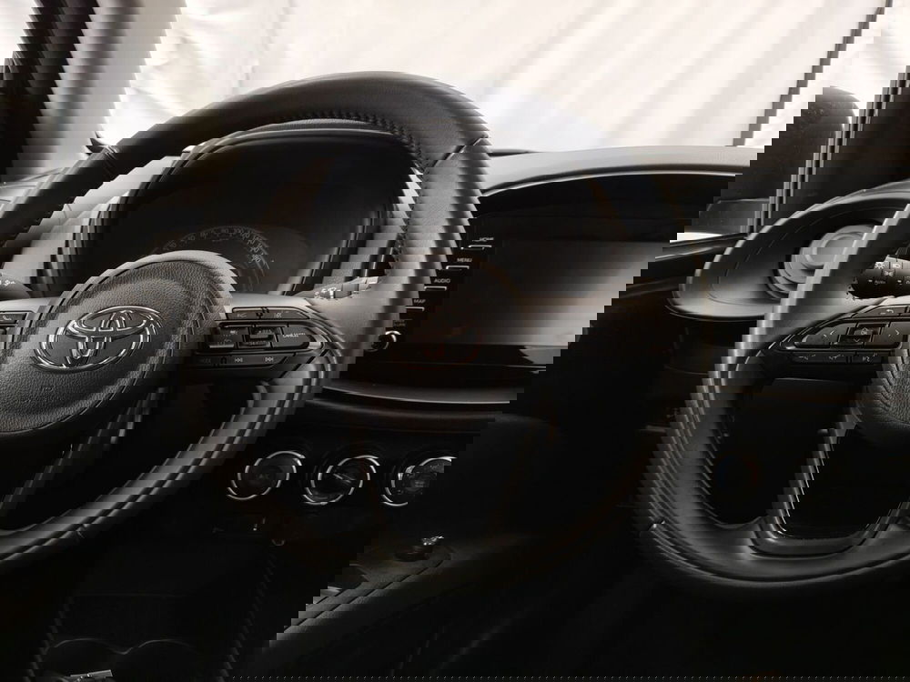 Toyota Aygo X usata a Frosinone (11)