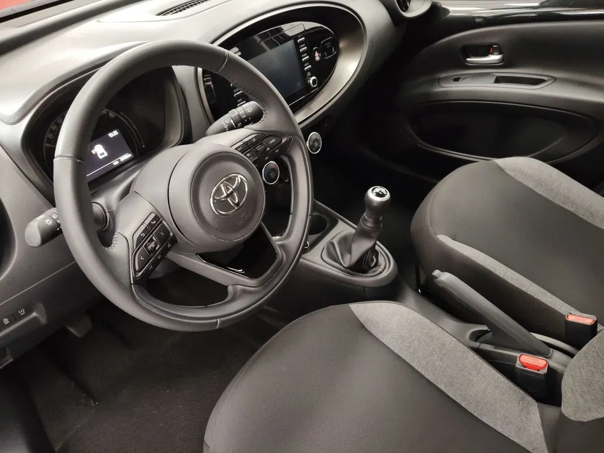 Toyota Aygo X usata a Frosinone (12)