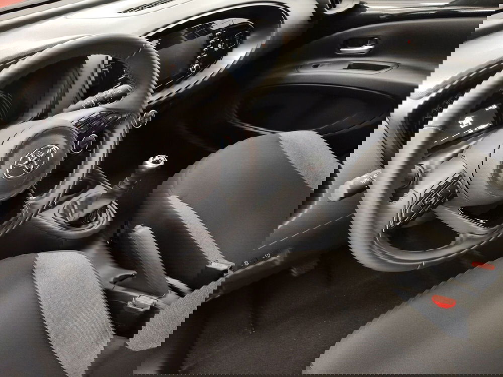 Toyota Aygo X usata a Frosinone (12)