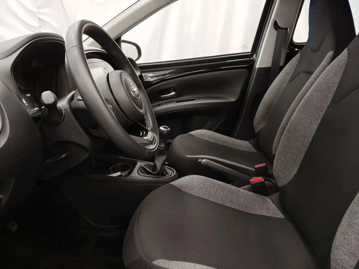 Toyota Aygo X usata a Frosinone (14)