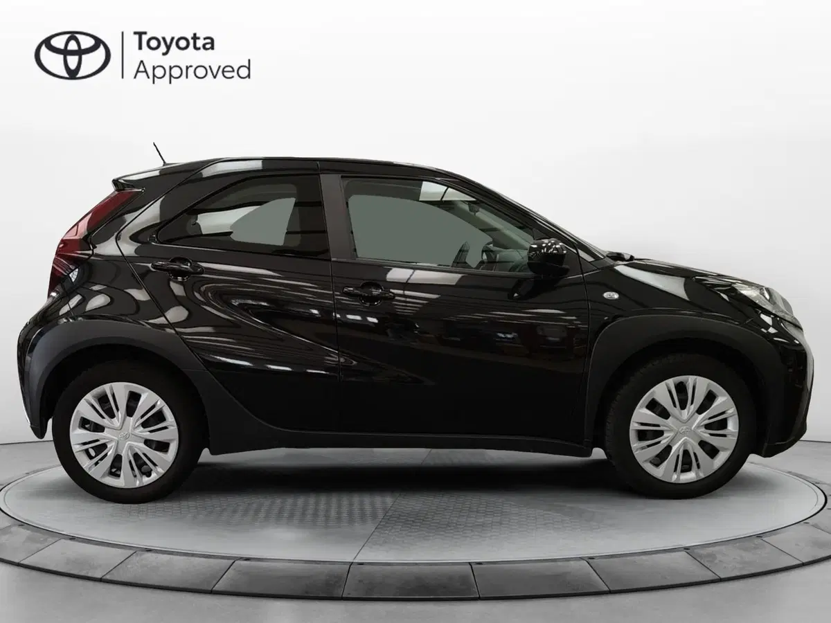 Toyota Aygo X usata a Frosinone (17)