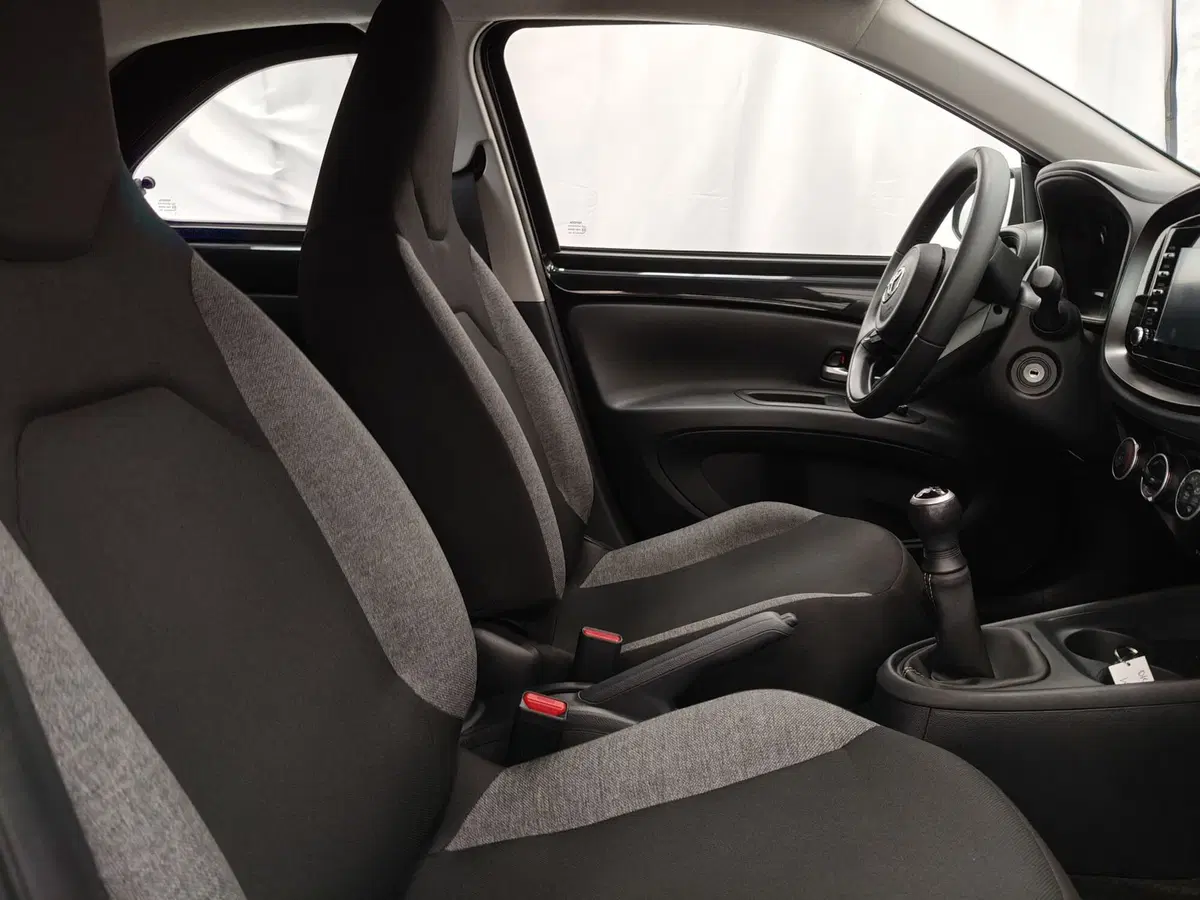 Toyota Aygo X usata a Frosinone (6)