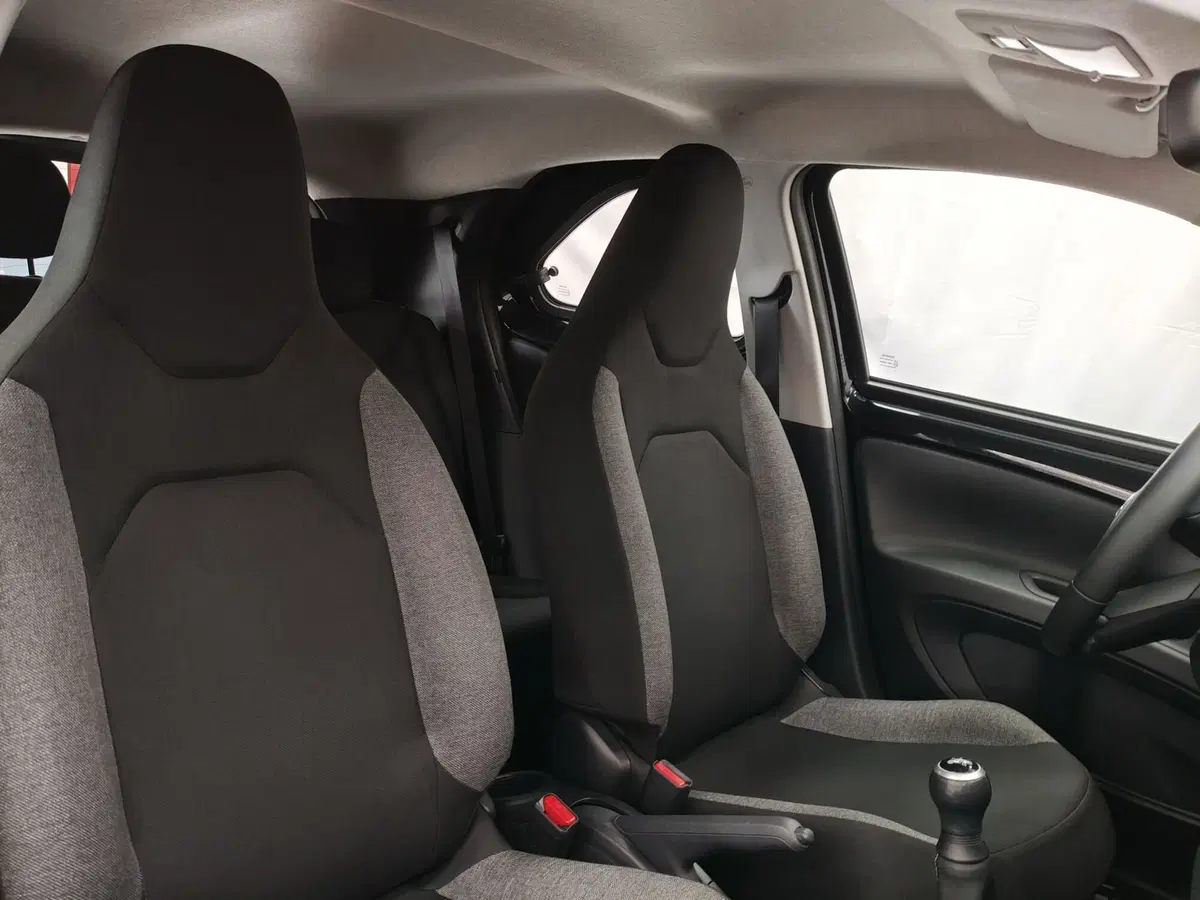 Toyota Aygo X usata a Frosinone (7)