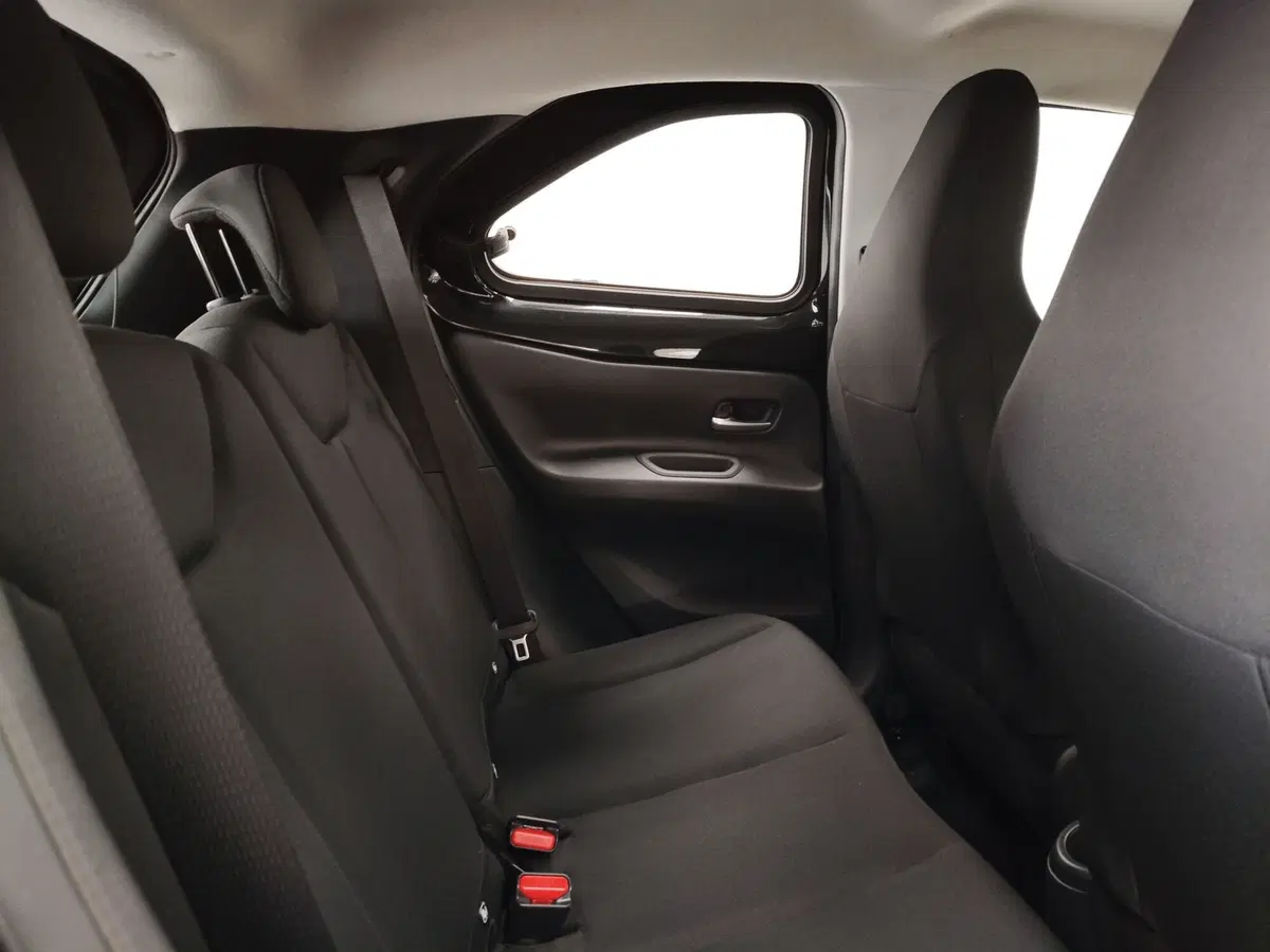 Toyota Aygo X usata a Frosinone (8)