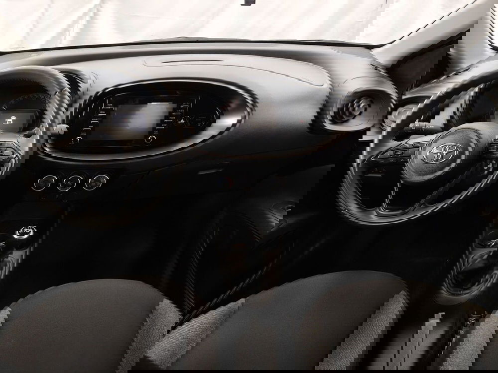 Toyota Aygo X usata a Frosinone (9)