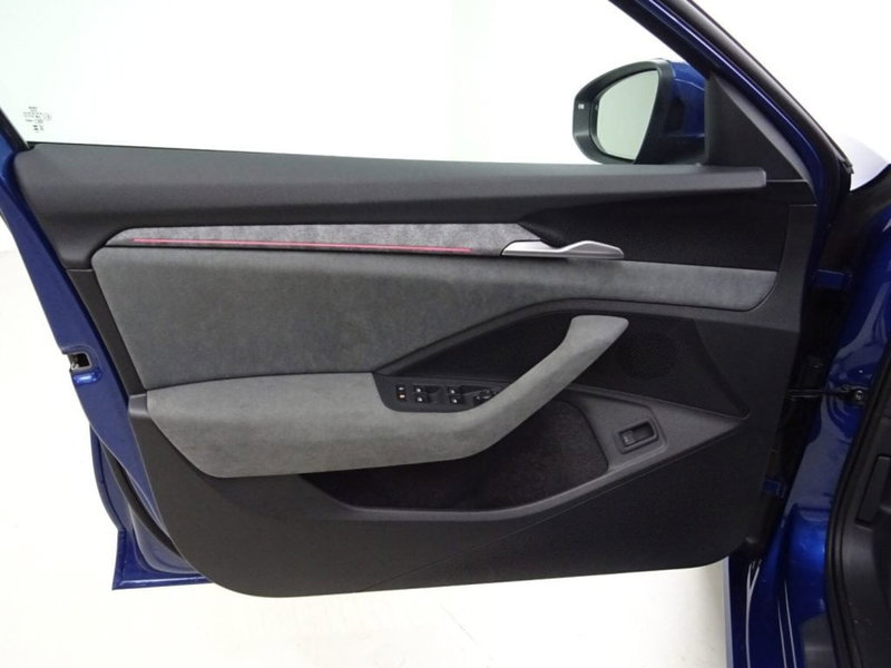 Skoda Superb nuova a Como (17)