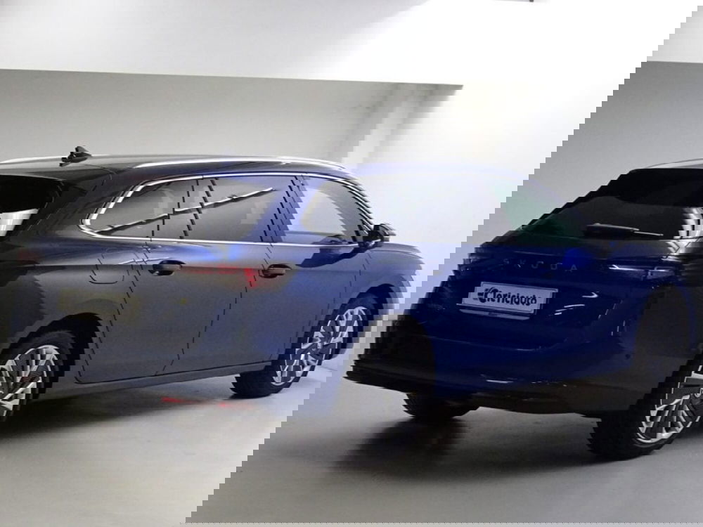 Skoda Superb nuova a Como (2)