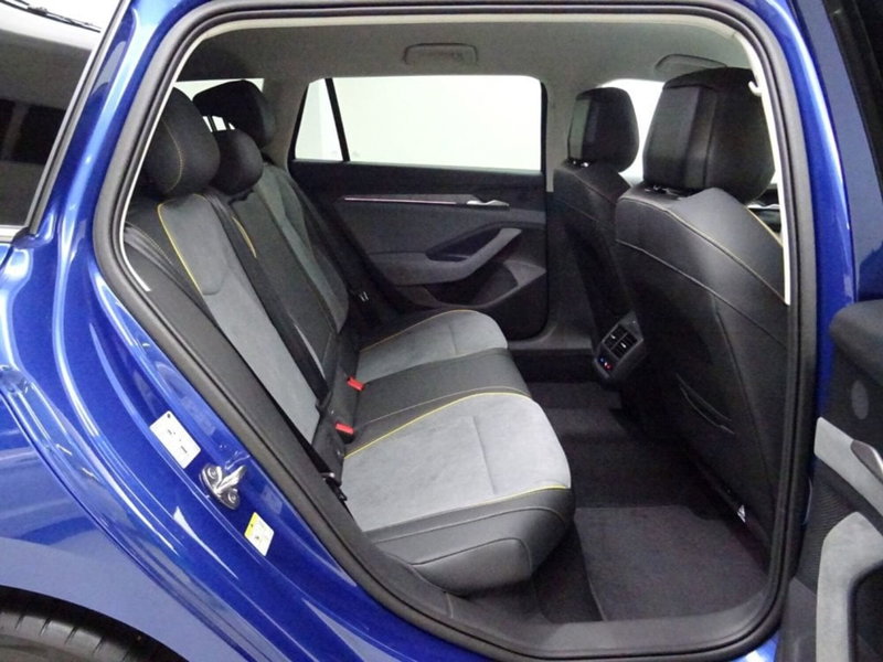 Skoda Superb nuova a Como (5)