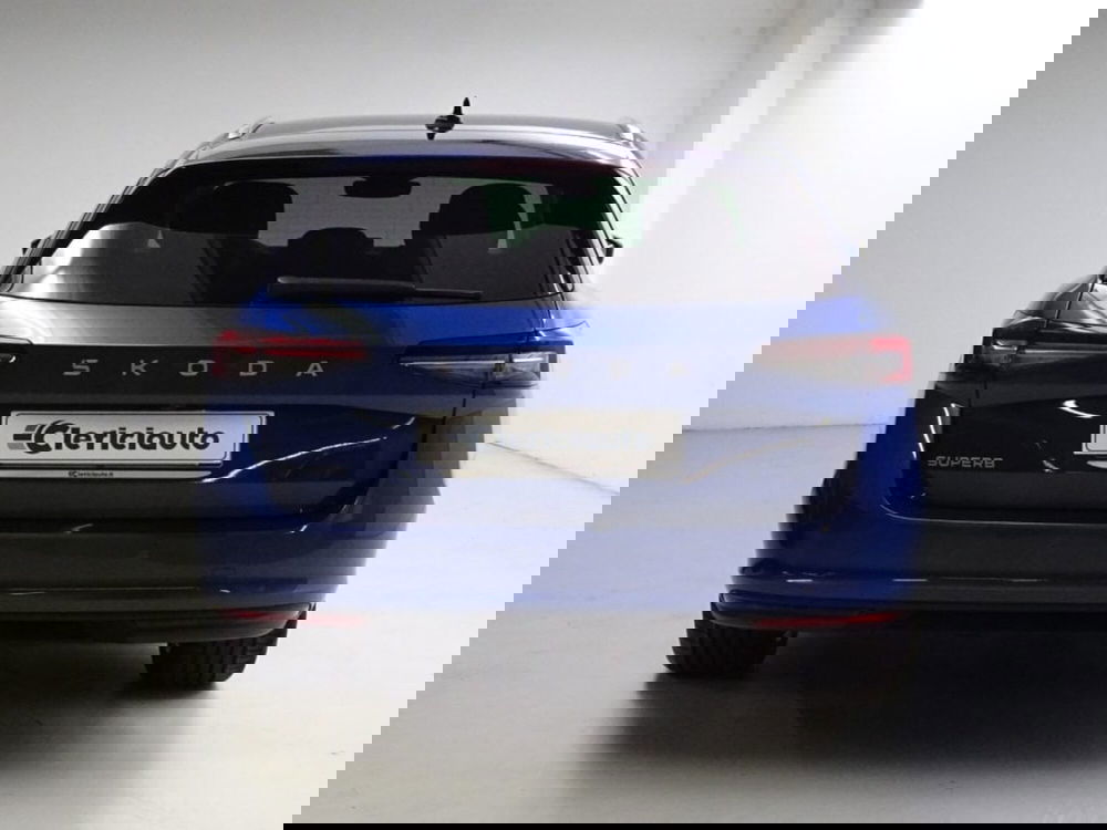 Skoda Superb nuova a Como (7)