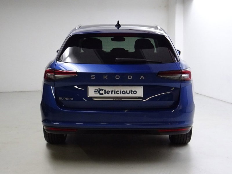 Skoda Superb nuova a Como (7)