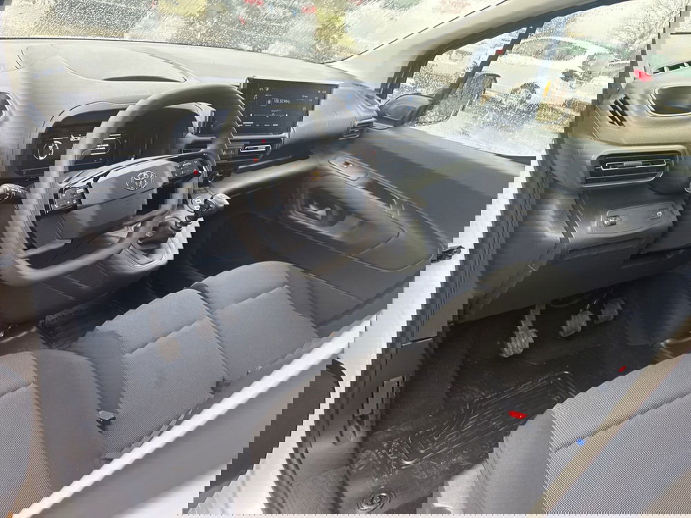 Toyota Proace City nuova a Ferrara (9)