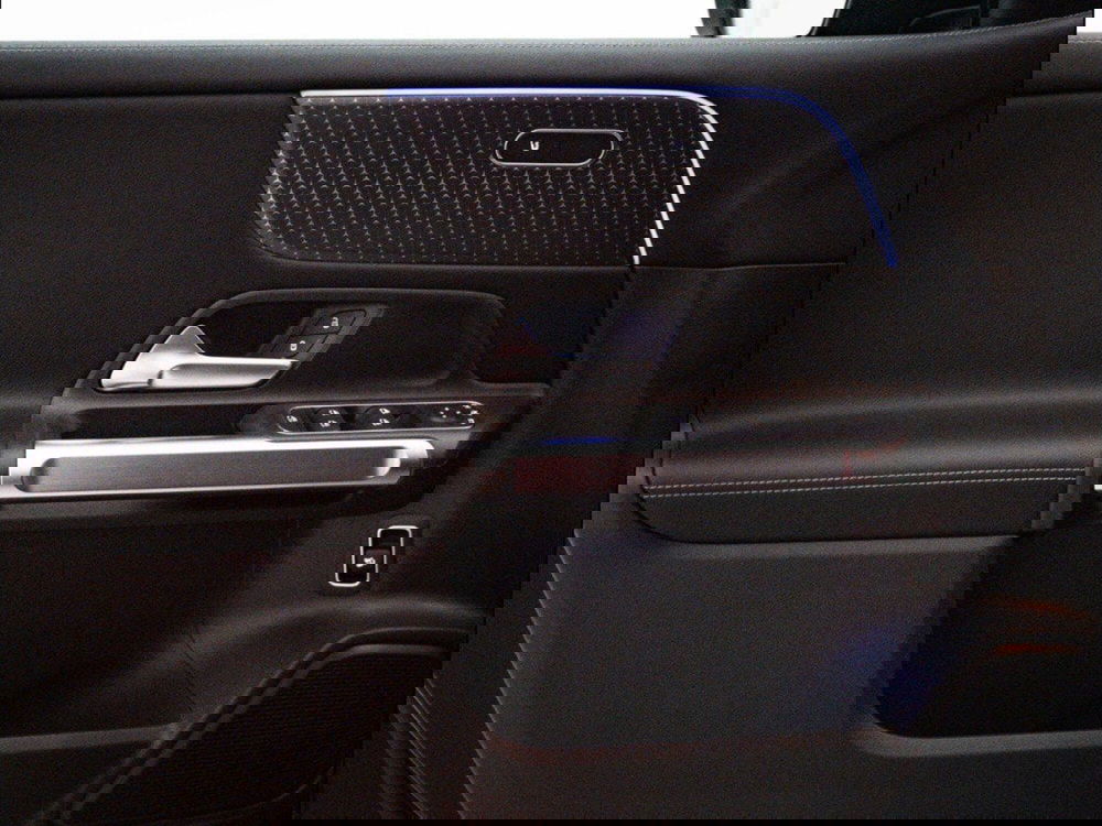 Mercedes-Benz GLB nuova a Macerata (12)