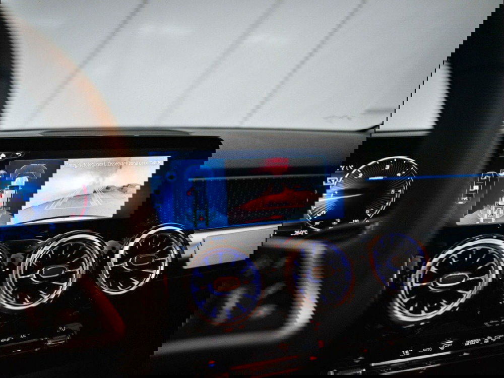 Mercedes-Benz GLB nuova a Macerata (14)