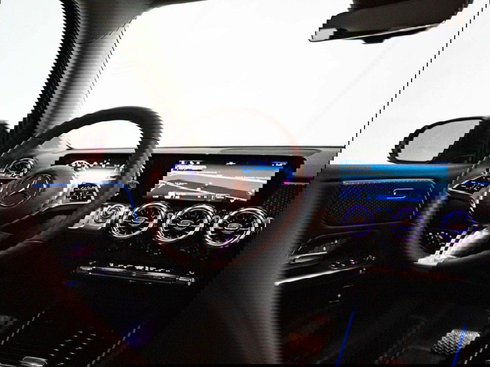 Mercedes-Benz GLB nuova a Macerata (16)