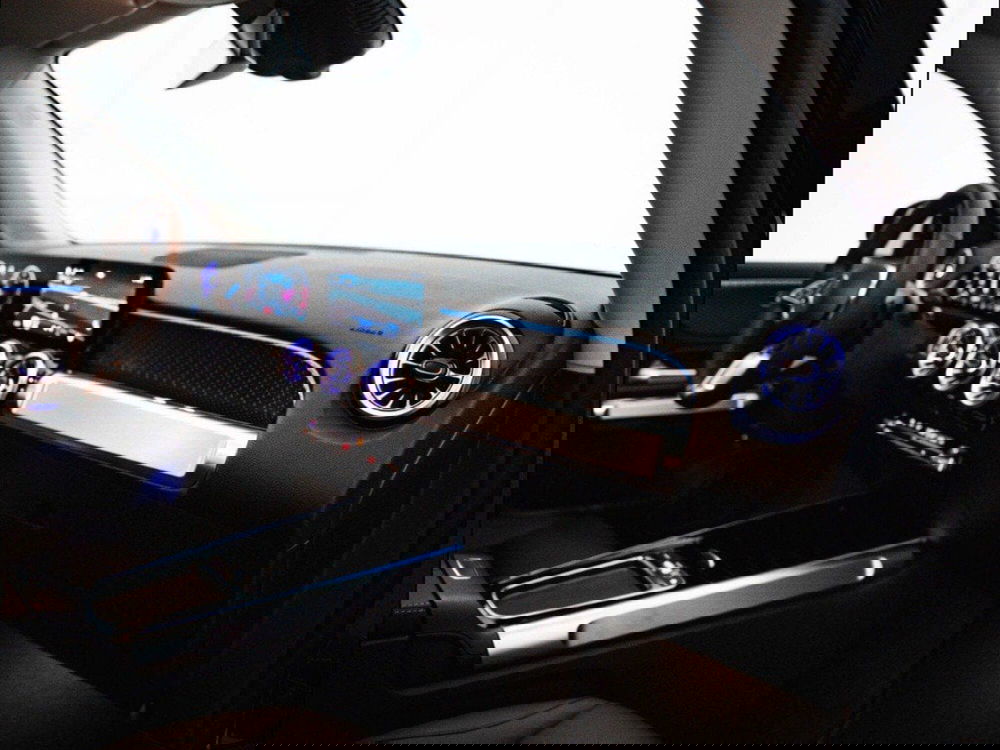 Mercedes-Benz GLB nuova a Macerata (20)