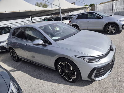 Volkswagen Golf 2.0 TDI 150 CV DSG SCR R-Line nuova a Foggia