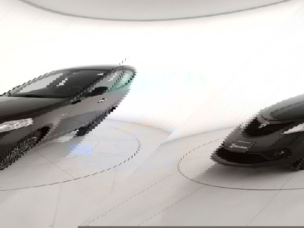 Lancia Ypsilon usata a Massa-Carrara