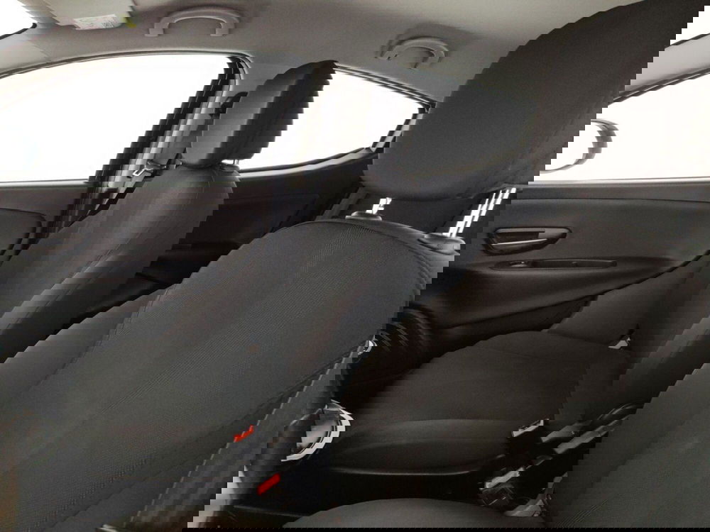 Lancia Ypsilon usata a Massa-Carrara (10)