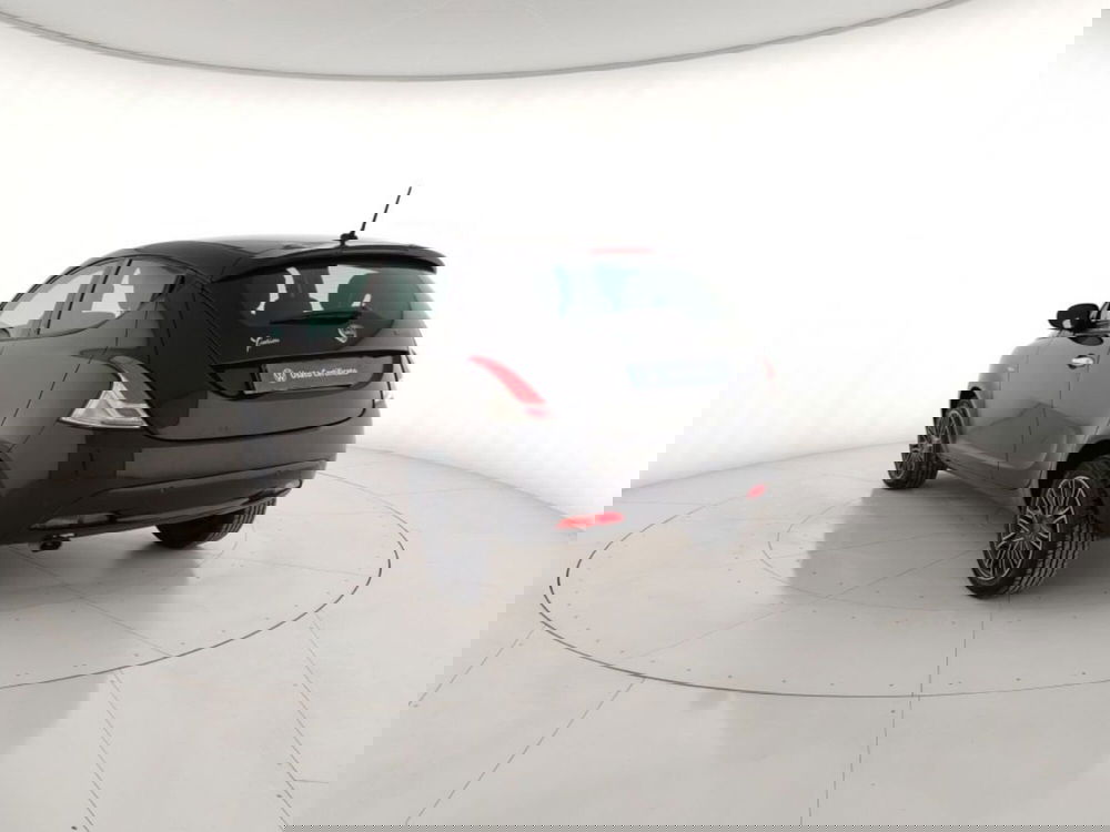 Lancia Ypsilon usata a Massa-Carrara (2)