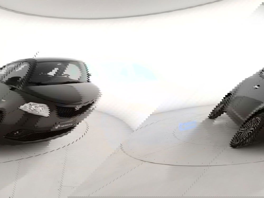 Lancia Ypsilon usata a Massa-Carrara (4)