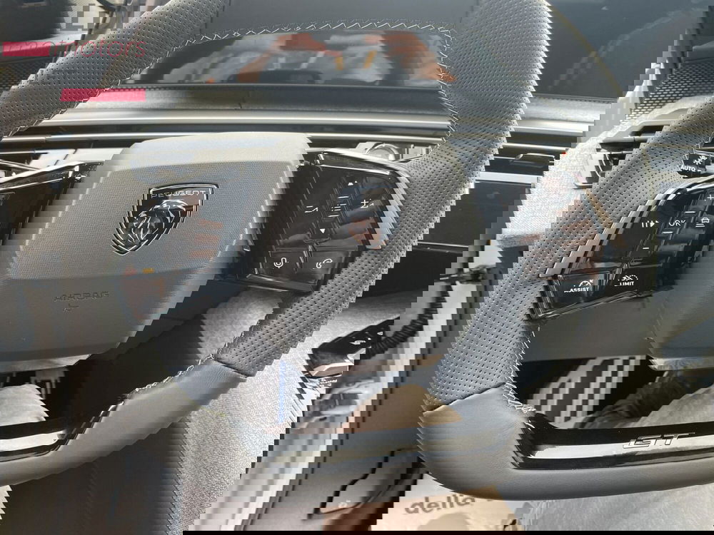 Peugeot 5008 nuova a Modena (9)