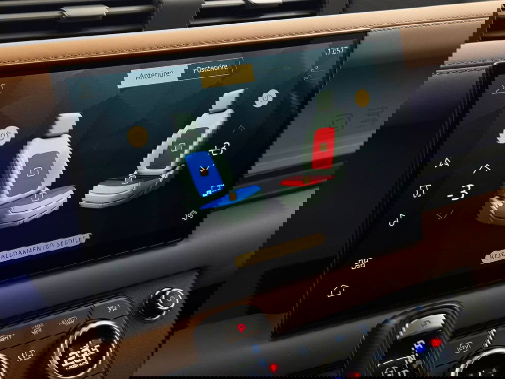 Land Rover Defender usata a Savona (11)