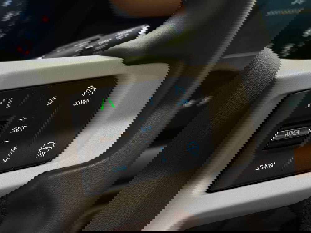 Land Rover Defender usata a Savona (18)