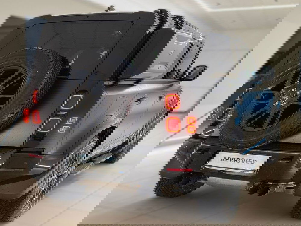 Land Rover Defender usata a Savona (2)