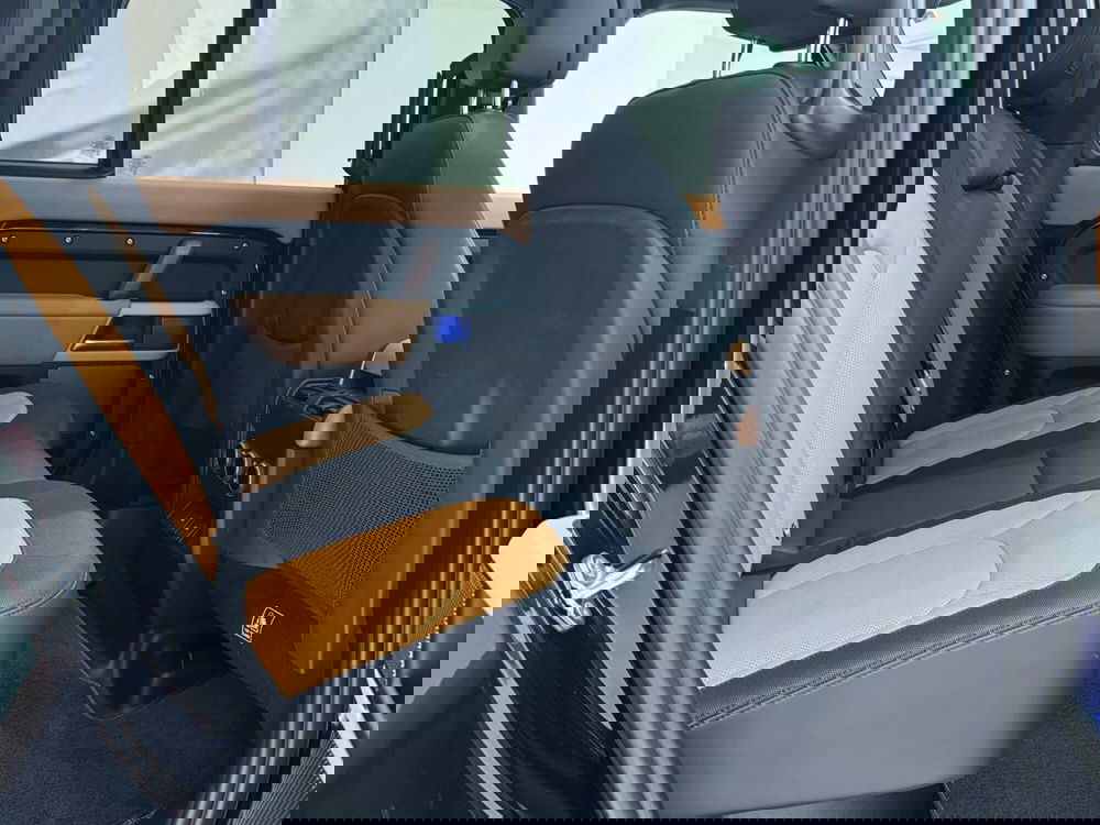 Land Rover Defender usata a Savona (5)