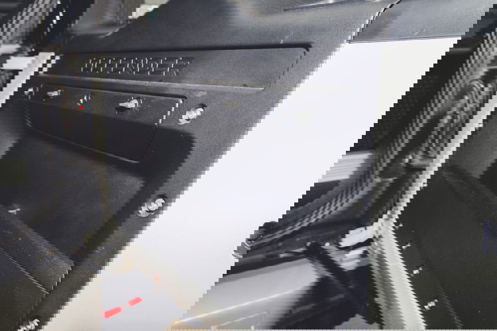 Land Rover Defender usata a Vercelli (15)