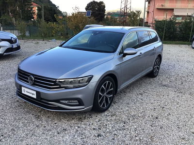 Volkswagen Passat Variant 2.0 TDI SCR EVO DSG Executive del 2020 usata a Chiavari