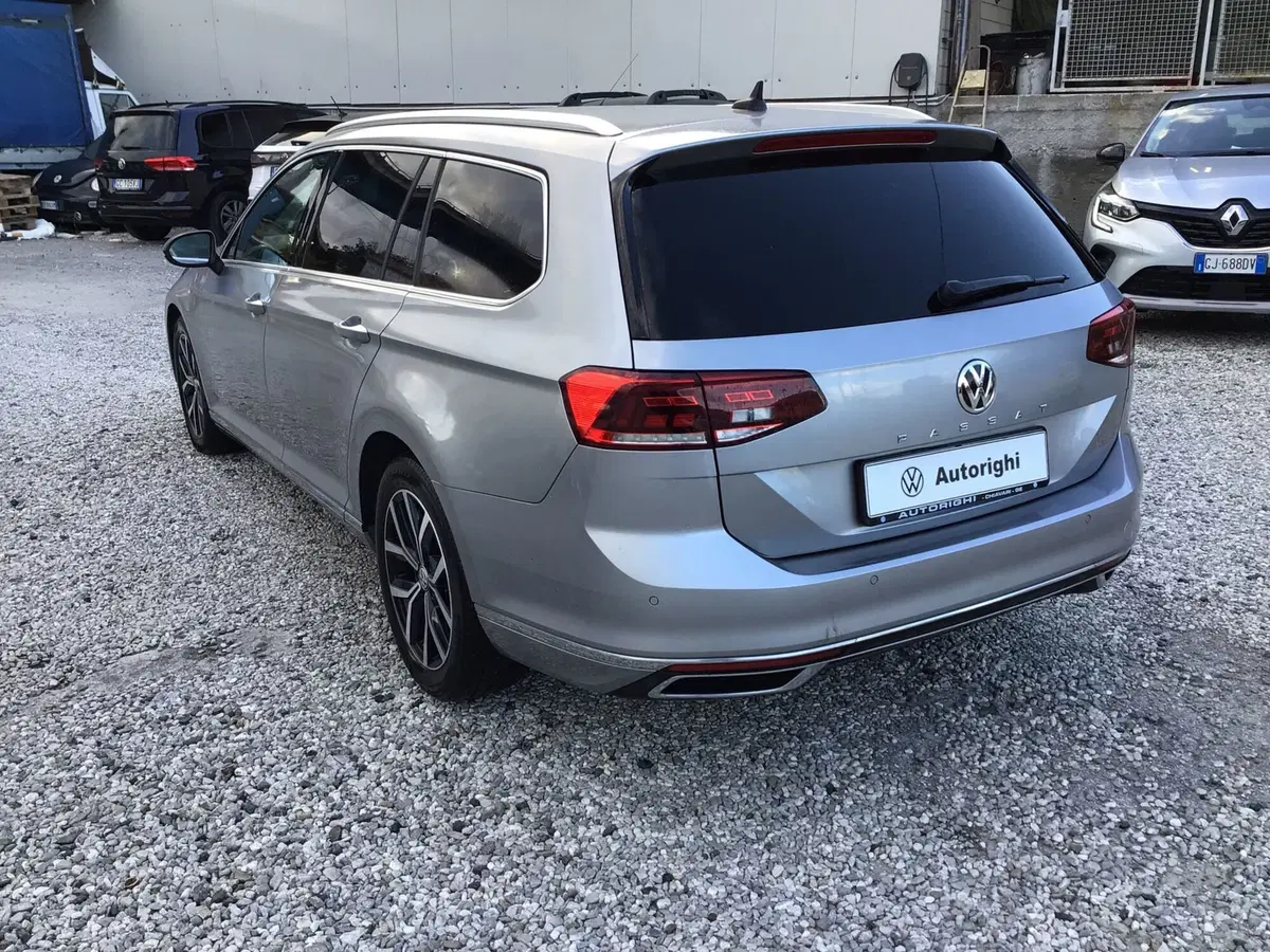 Volkswagen Passat Variant usata a Genova (6)