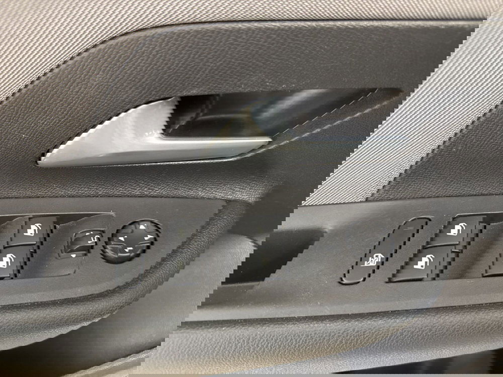 Opel Mokka usata a Palermo (7)