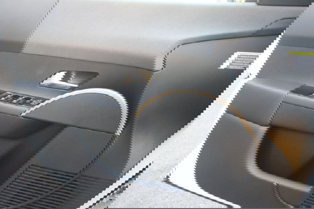 Lancia Ypsilon nuova a Catania (13)