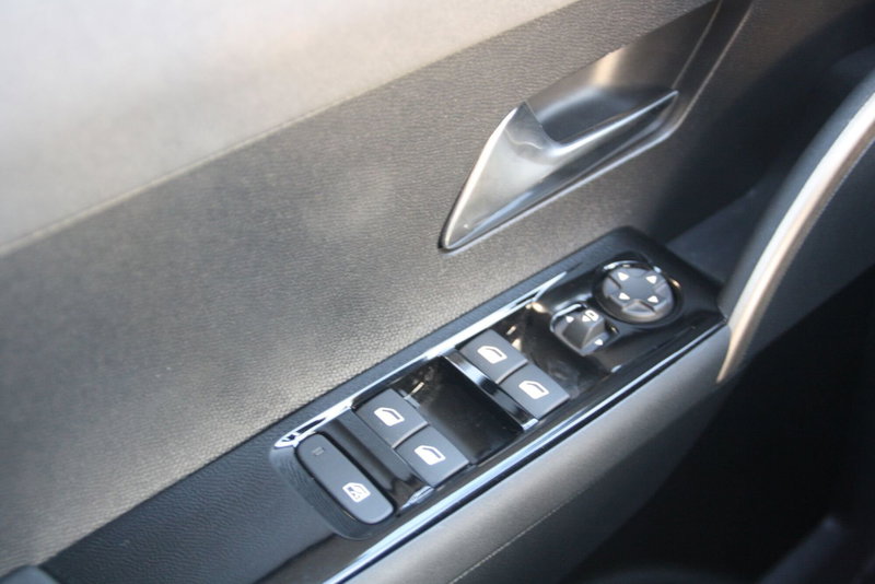 Lancia Ypsilon nuova a Catania (15)