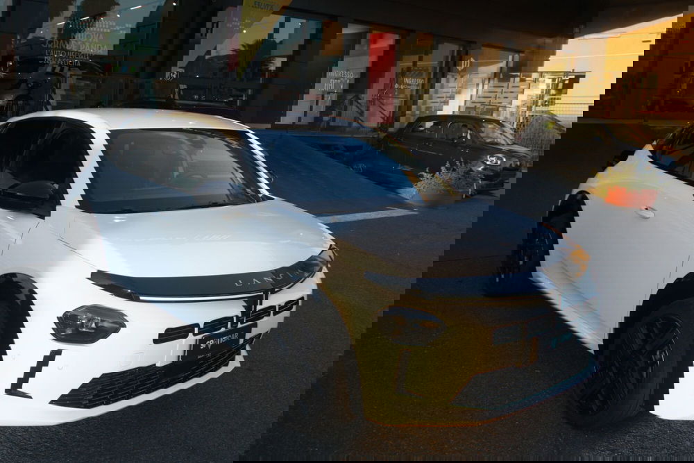 Lancia Ypsilon nuova a Catania (2)