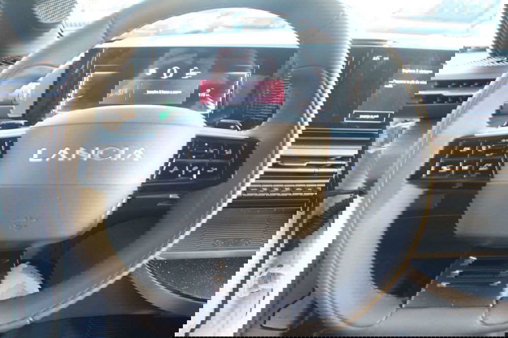 Lancia Ypsilon nuova a Catania (7)