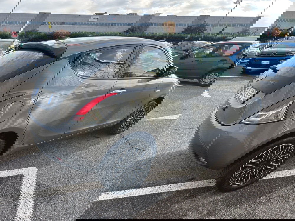 Lancia Ypsilon usata a Bergamo (5)