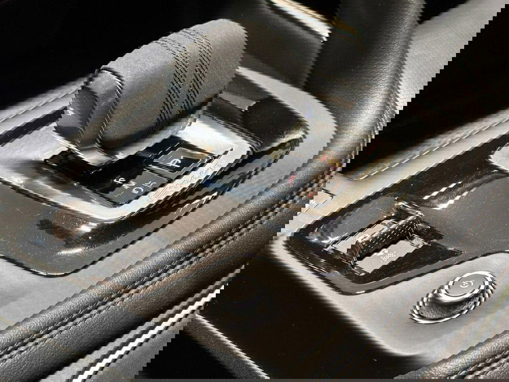 Jaguar E-Pace usata a Varese (15)