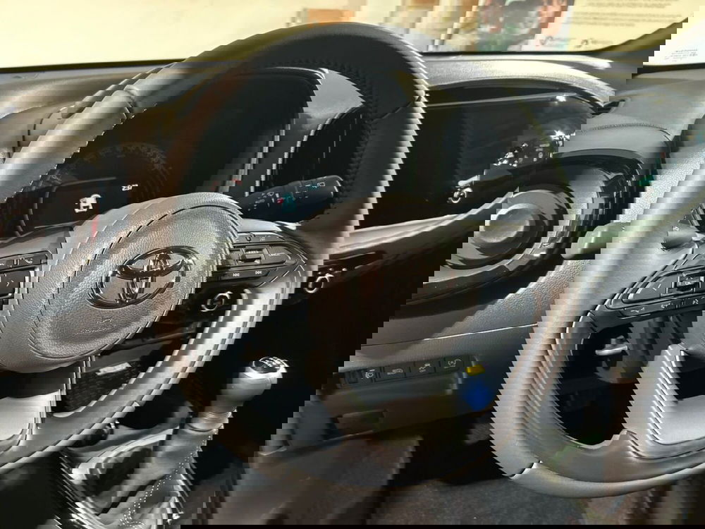 Toyota Aygo X nuova a Lecco (14)