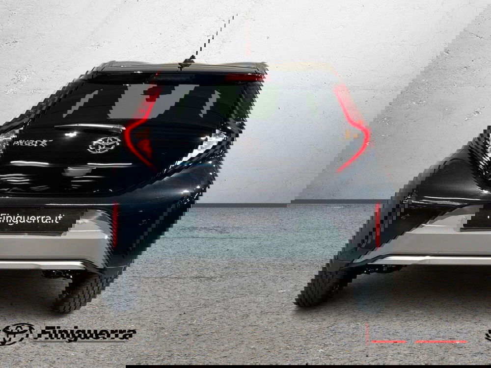 Toyota Aygo X nuova a Lecco (3)