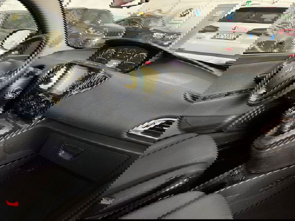 Lancia Ypsilon usata a Bari (9)