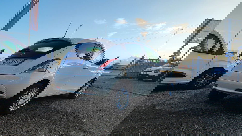 Lancia Ypsilon usata a Firenze (9)